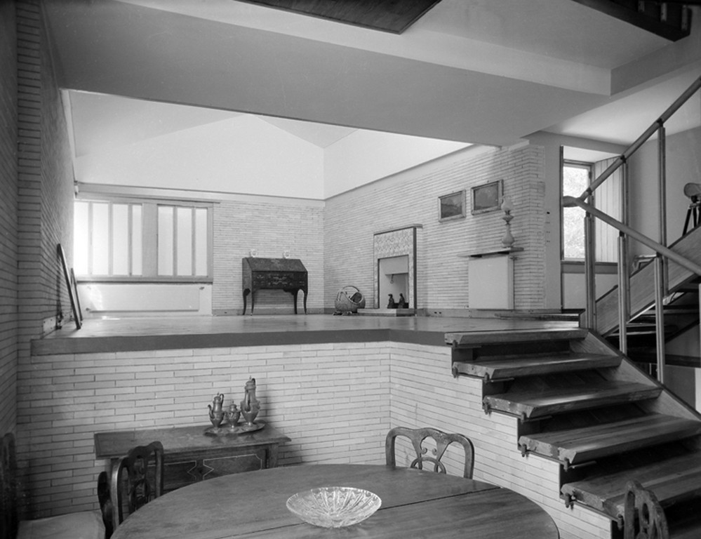  Casale Gomez detto Casa del Maresciallo, progettato dall\'architetto Federico Gorio, Roma 1954-1957. Veduta del soggiorno pranzo (Accademia nazionale di San Luca, Fondo Federico Gorio) 